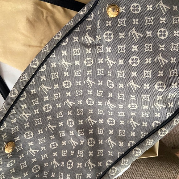 Louis Vuitton handbag and wallet. - Picture 8 of 14